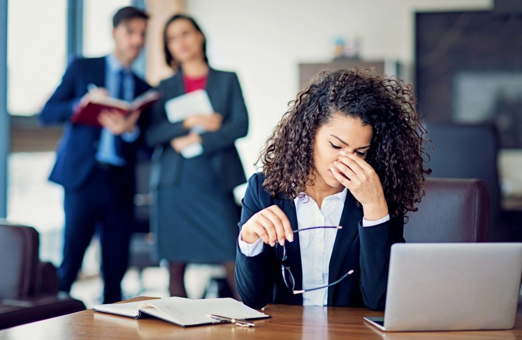 Toxické vzťahy a mobbing na pracovisku , šikanovaná kolegyňa