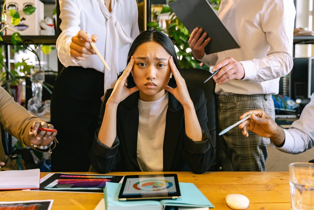 overworking,nezdravé preberanie zodpovednosti